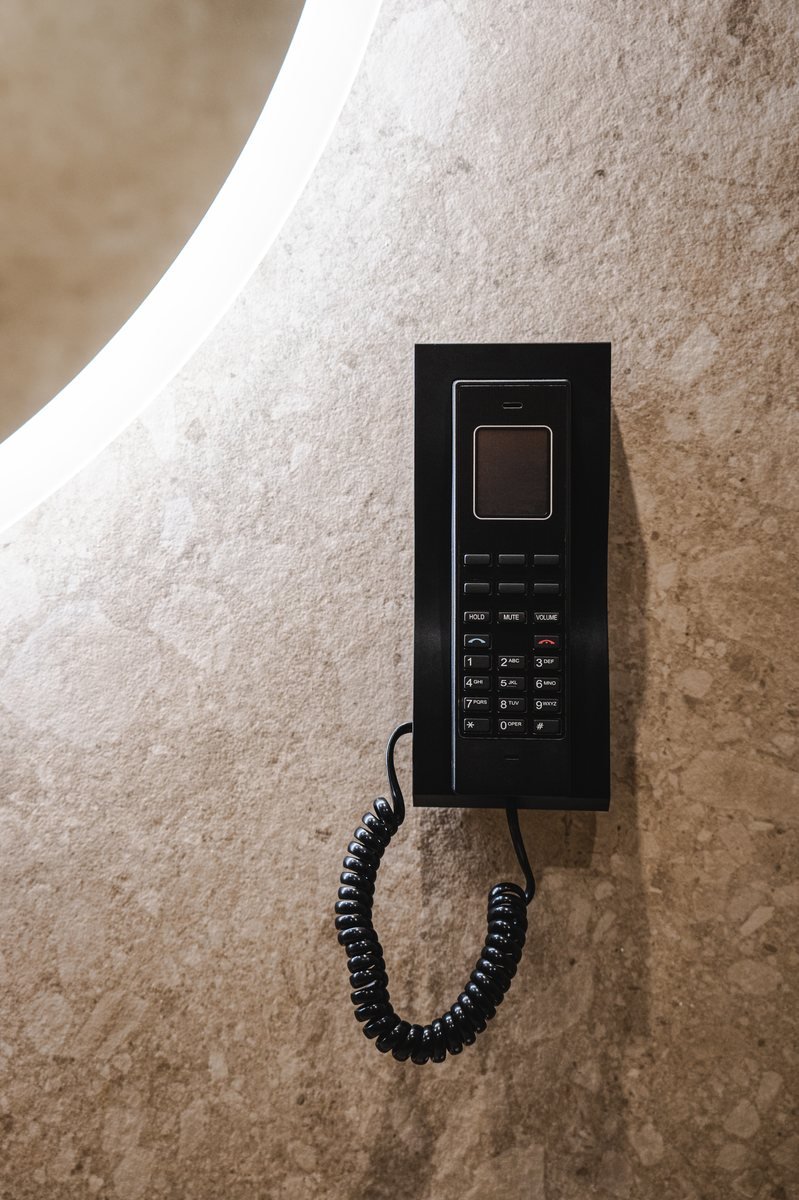 AEi AAX Classic Corded 5-Star Hotel Phone